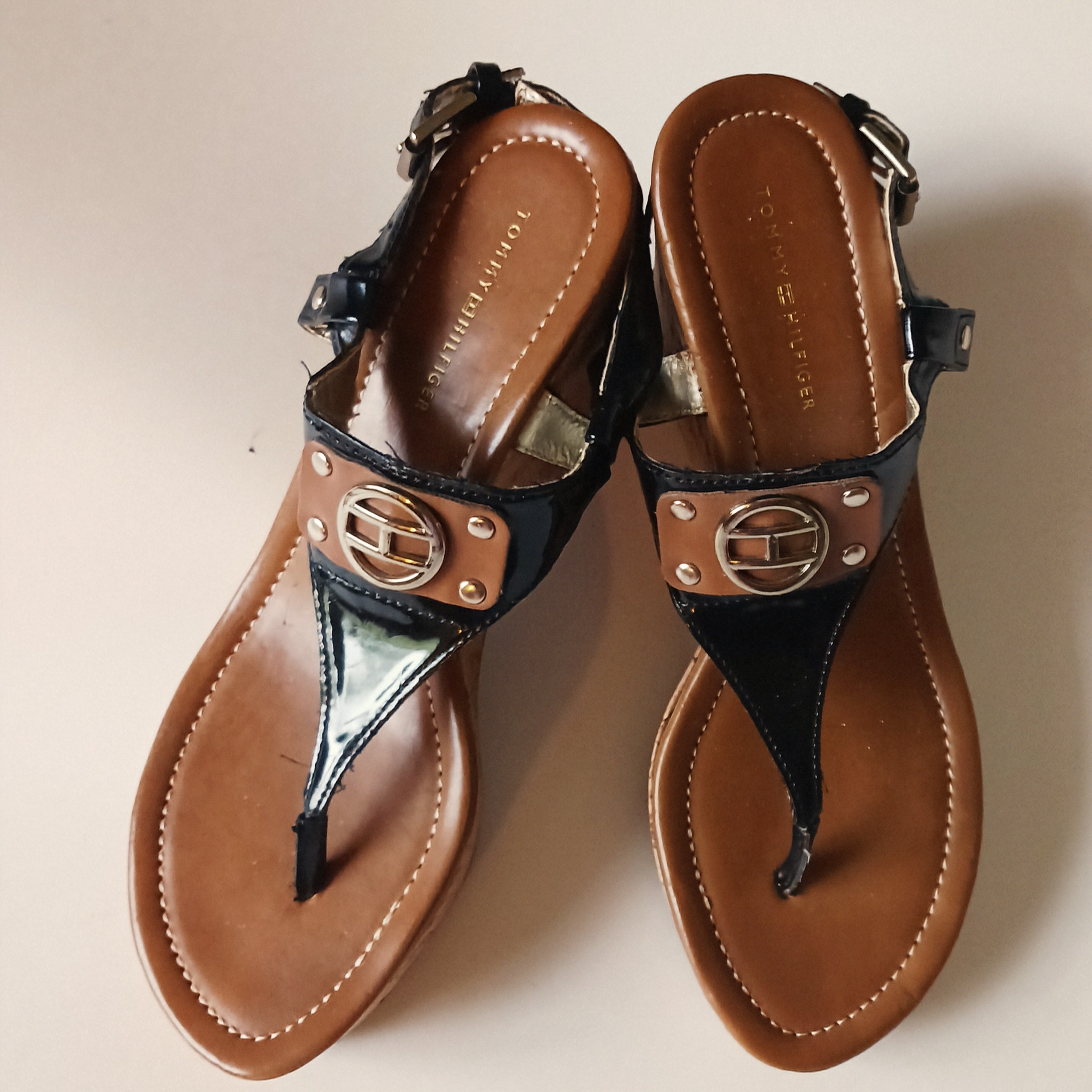 Tommy Hilfiger Women's Black And Tan Sandals